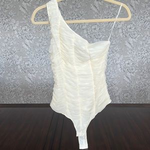 NWT Lelis Pale Yellow One Shoulder Body Suit Scrunched